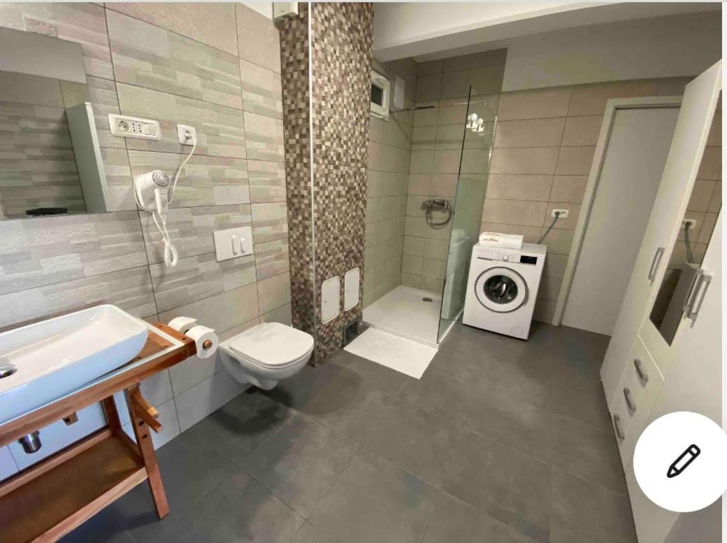 Lovely In Nature With Sauna! Apartment